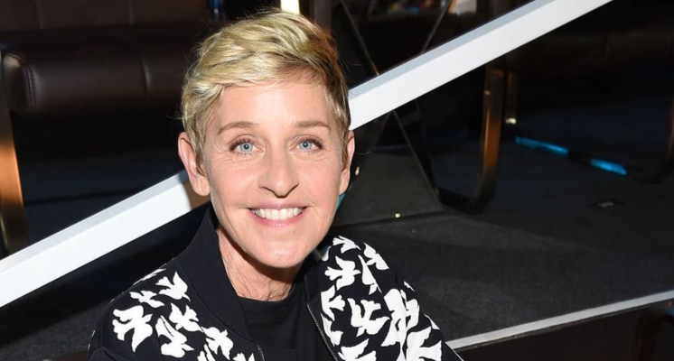 一名喜劇演員克里斯法拉(Chris Farah),近日在Twitter上爆料艾倫私下惡劣行徑。她表示自己以前在餐廳工作時,曾經服務過艾倫與她的太太,結果一週後,艾倫竟寫信投訴法拉,表示不喜歡她「掉色的指甲油」,超瞎的理由讓網友全部傻眼。