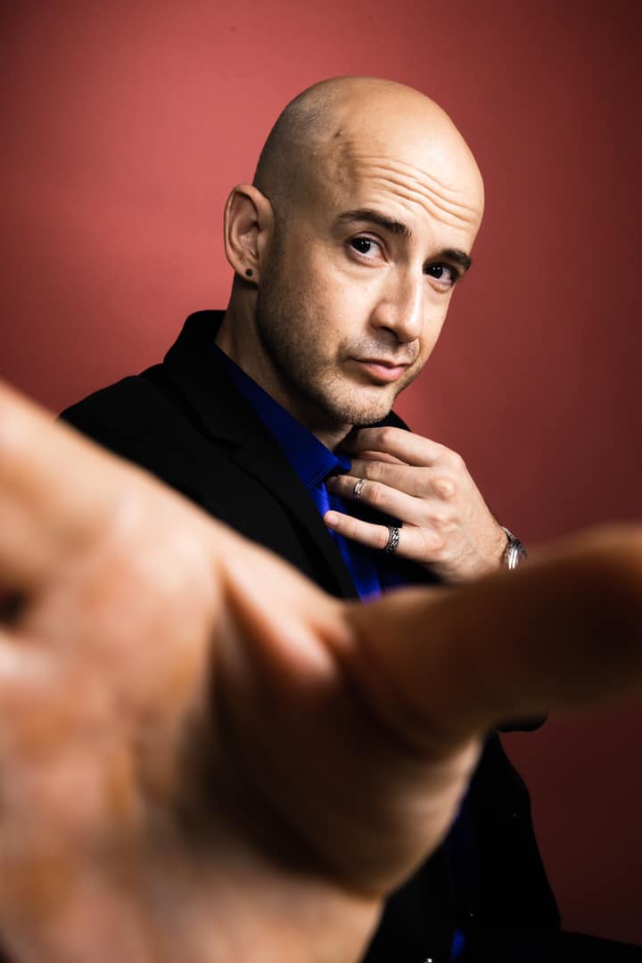 老婆單眼皮被酸民嫌棄！吳鳳護妻意外曝「光頭真相」　網嗆：網美都長一樣才奇怪！