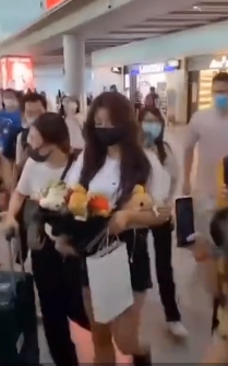 身邊沒有任何保鑣！金子涵「慘被狂粉跟蹤」：一路緊貼甩不掉！