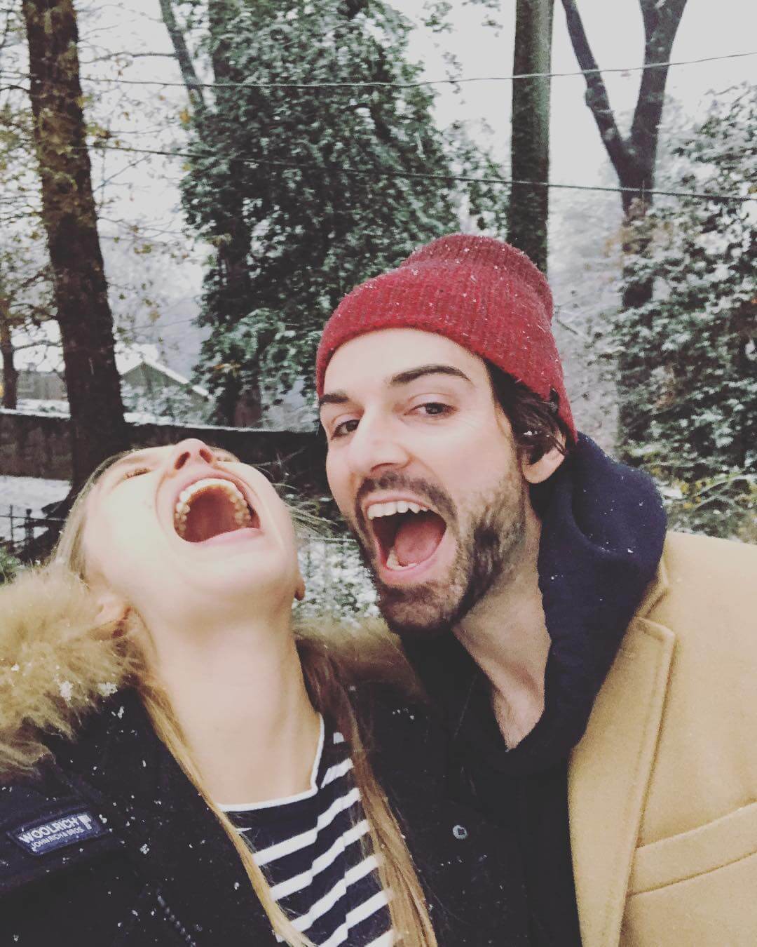 直播洩密?網抓緋紅女巫「一關鍵」直呼:偷偷結婚了吧!