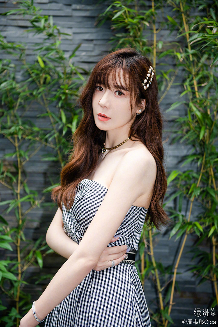 臉垮成豬頭！女星爆「進廠維修hold不住」　網酸：胸什麼時候也要塌？