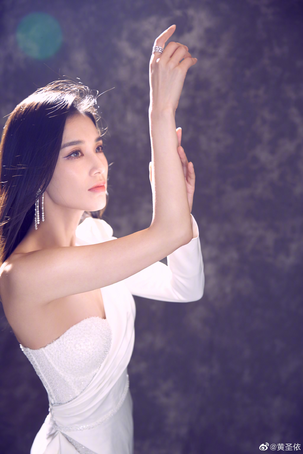 《功夫》啞女「近況曝光」!拍戲爆頭「驚悚照」流出 網嚇歪:節目被詛咒?