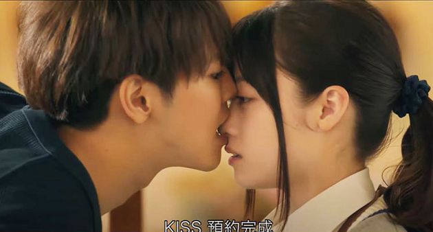 橋本環奈「咬鼻頭之吻」成熱議！網PO「哥吉拉片段」：45年前就演過