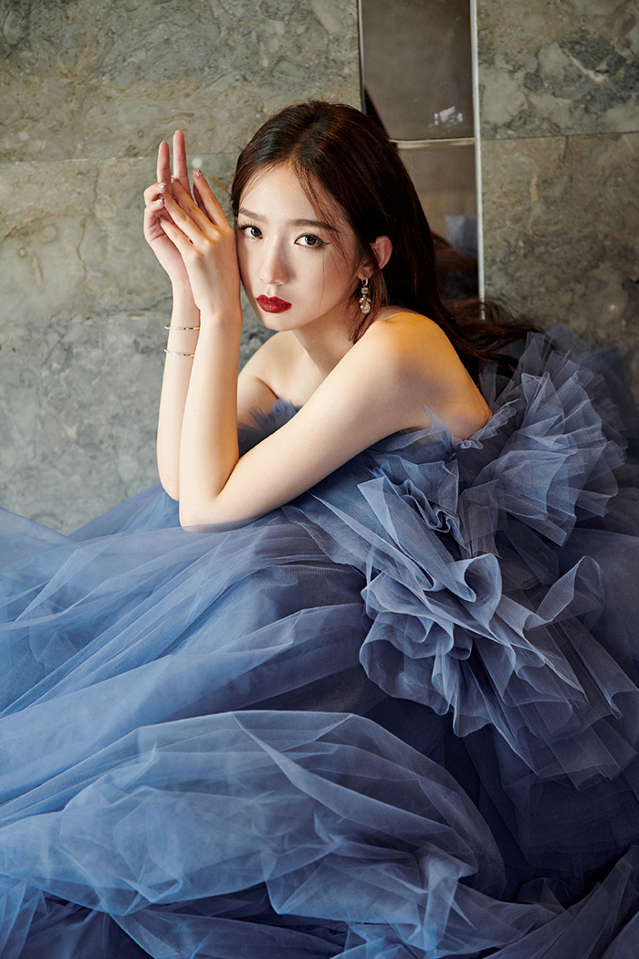 甜美瞬間崩壞！孟美岐仙氣甩髮「下一秒GG」　網：拜託留點面子