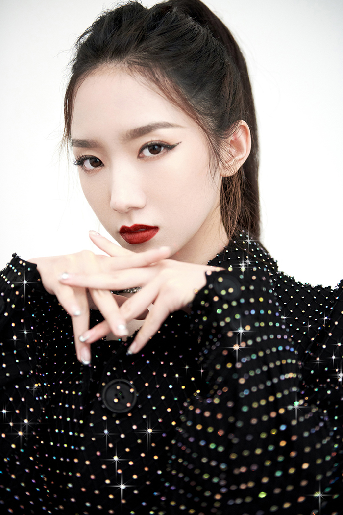 甜美瞬間崩壞！孟美岐仙氣甩髮「下一秒GG」　網：拜託留點面子