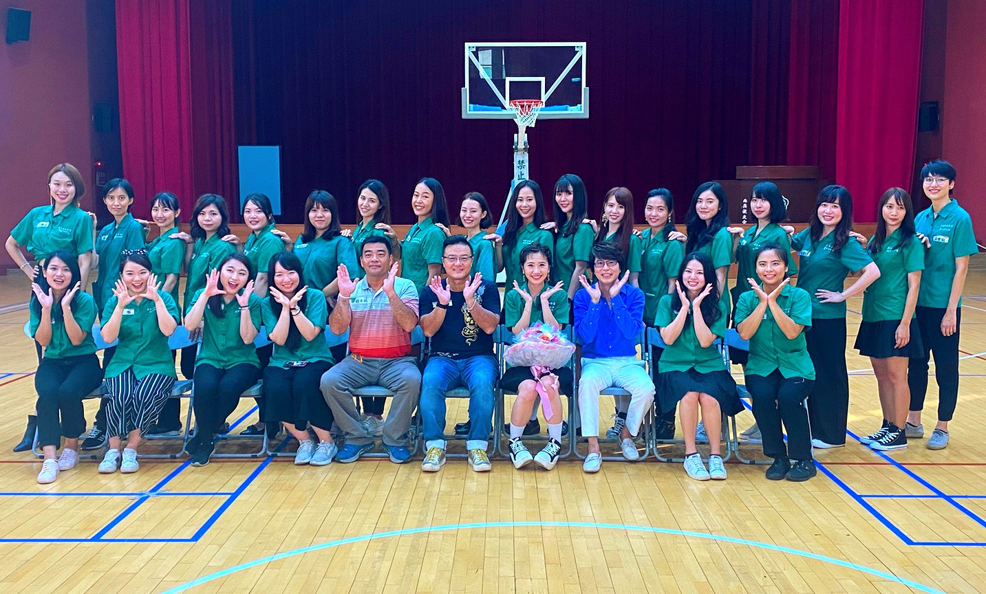 兒時仰慕者帶老婆現身 Lulu尷尬保持距離