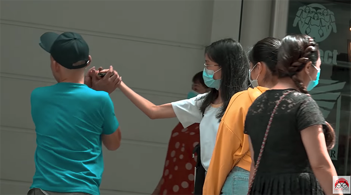 黃明志「種族歧視街頭實驗」  借手機成「變相搶劫」挨轟公開道歉了