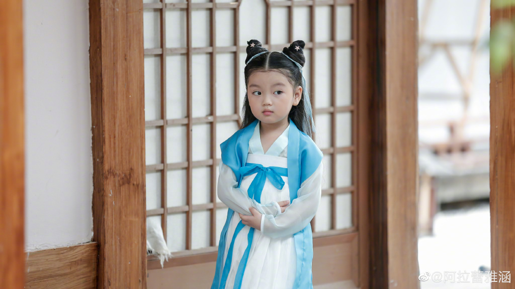 《爸爸4》「阿拉蕾」登大人!萌娃長成「長腿美少女」 妹妹長相也曝光!