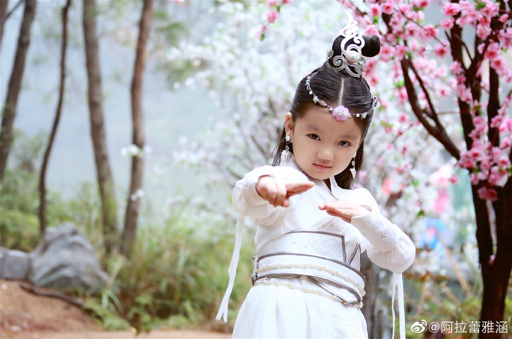 《爸爸4》「阿拉蕾」登大人!萌娃長成「長腿美少女」 妹妹長相也曝光!