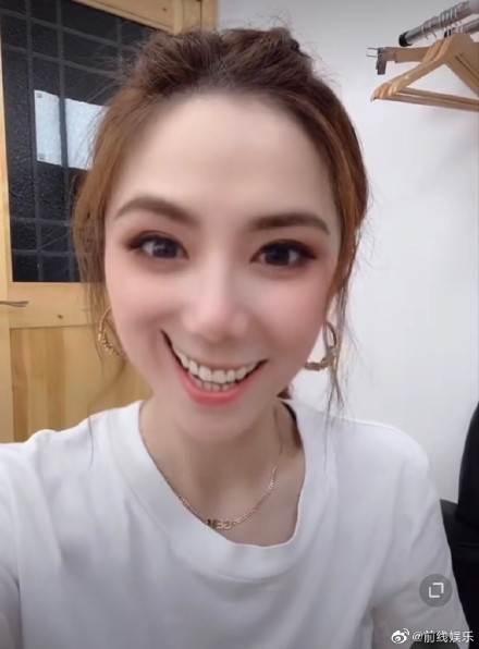 扮醜也好甜！鄧紫棋生日「合體男友恩愛」秀超狂玫瑰花束：比去年多收一朵