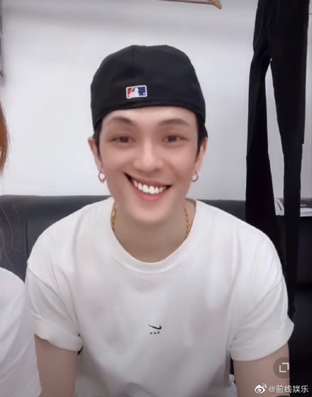 扮醜也好甜！鄧紫棋生日「合體男友恩愛」秀超狂玫瑰花束：比去年多收一朵