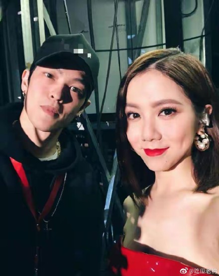 扮醜也好甜！鄧紫棋生日「合體男友恩愛」秀超狂玫瑰花束：比去年多收一朵