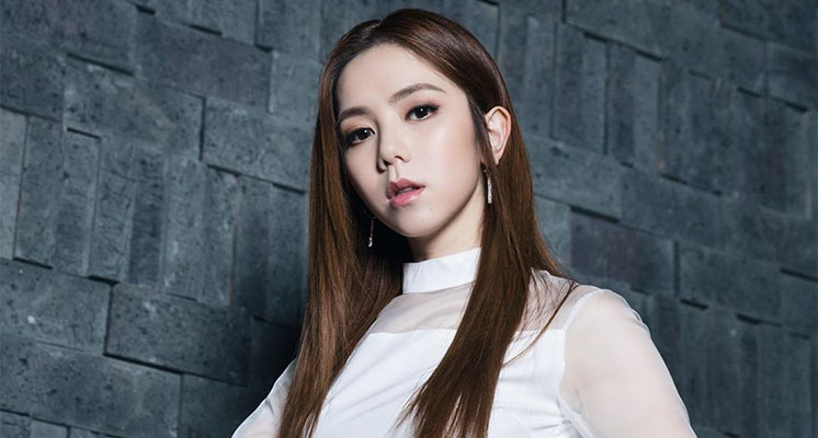 扮醜也好甜！鄧紫棋生日「合體男友恩愛」秀超狂玫瑰花束：比去年多收一朵