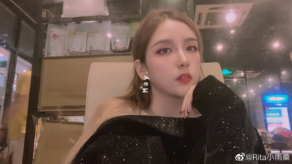 高顏值崩壞！實況兇妹「醜照被出賣」　網看傻：是男的吧？