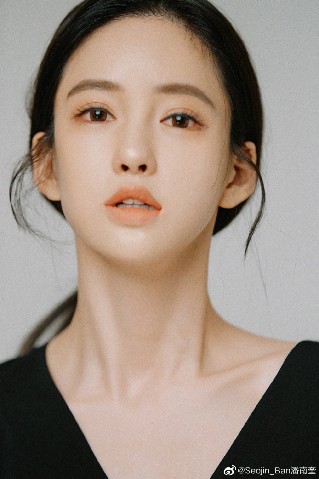 花十億整成Angelababy！8頭身兇妹「臉慘被打腫」　4個月後「近況曝光」嚇歪網！