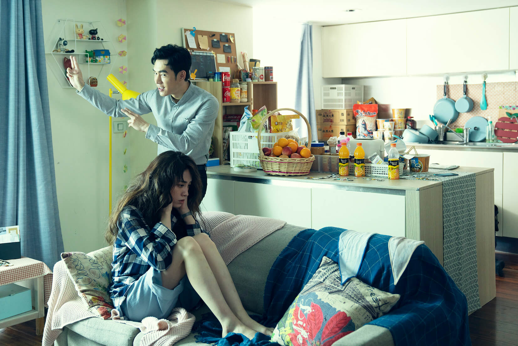 歐陽妮妮、張書豪成「亡命鴛鴦」　拍攝冷到「水裡摩擦取暖」！