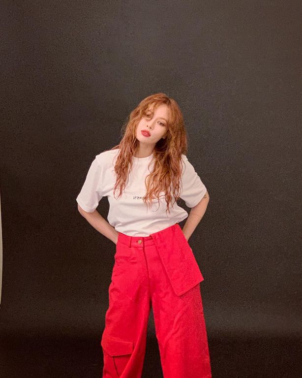 泫雅剛出道照片曝光！「短髮外翹」網全看歪：整形了？