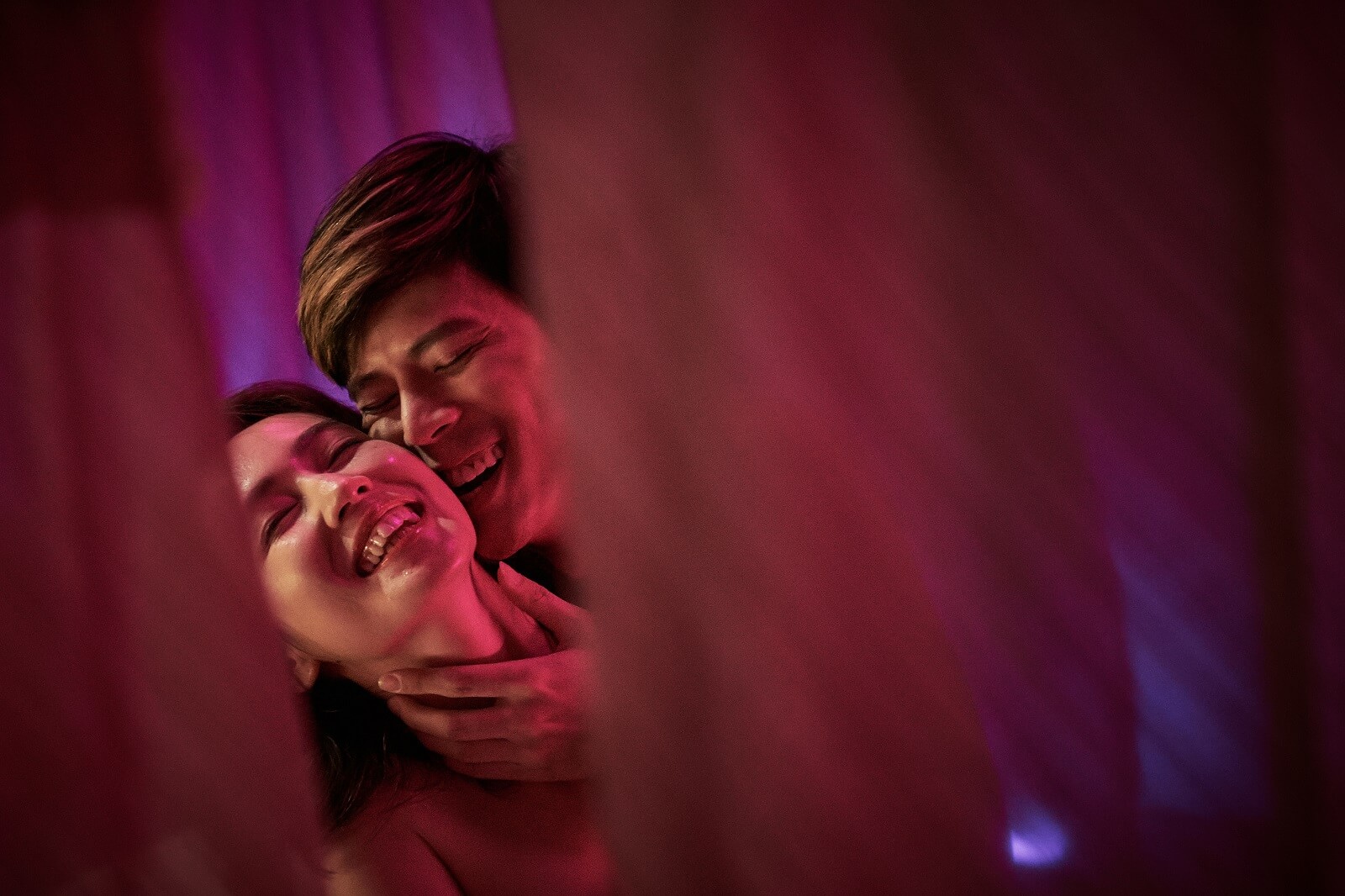 男演員與小薰「拍床戲爆哭想吐」　導演喊卡也沒用：當下哭到不行！