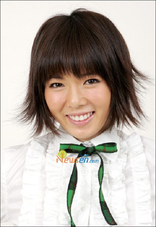 泫雅剛出道照片曝光！「短髮外翹」網全看歪：整形了？