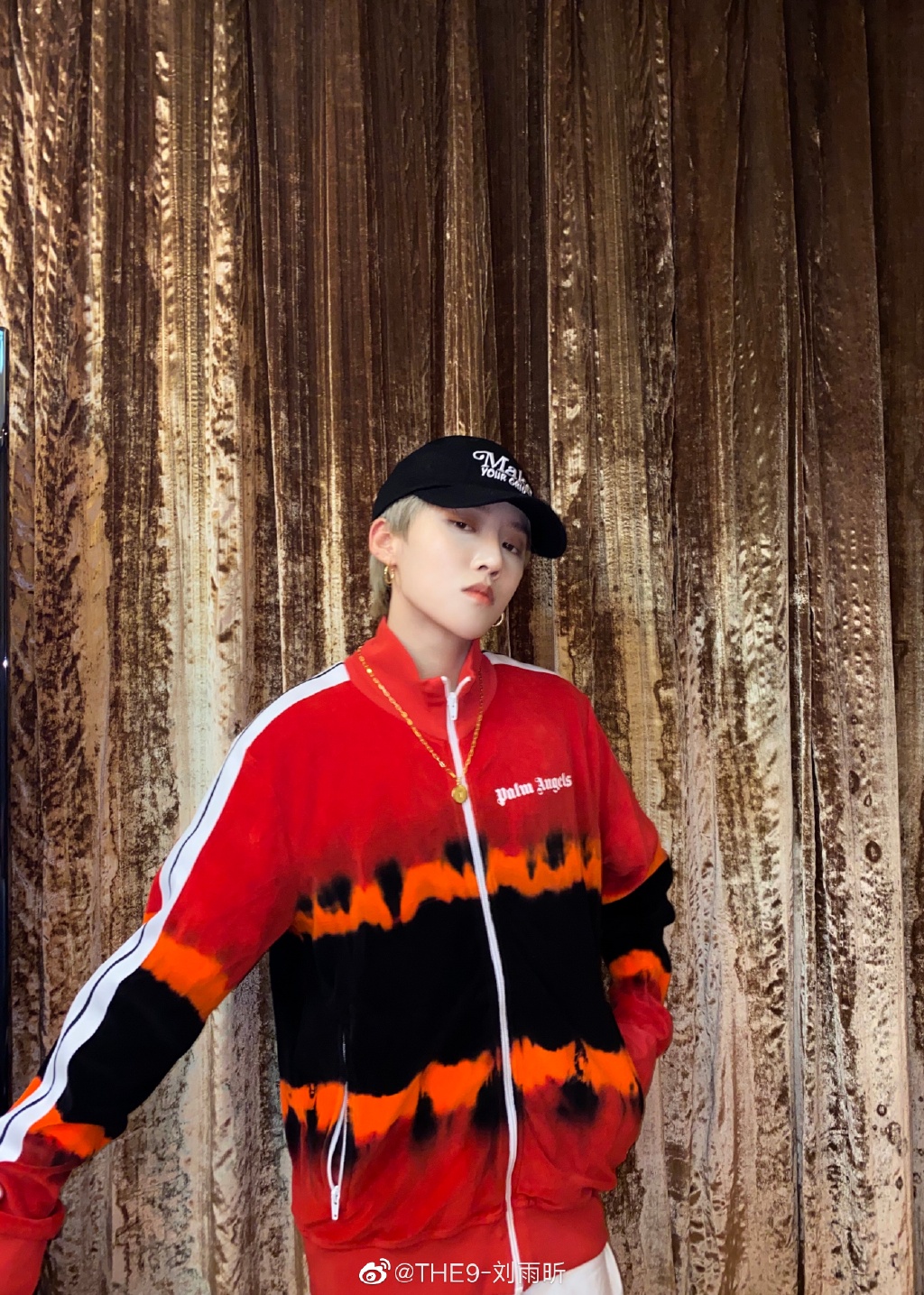 劉雨昕爆「假唱風波」！麥克風飛掉「還有聲音」　網傻眼：2020舞台事故