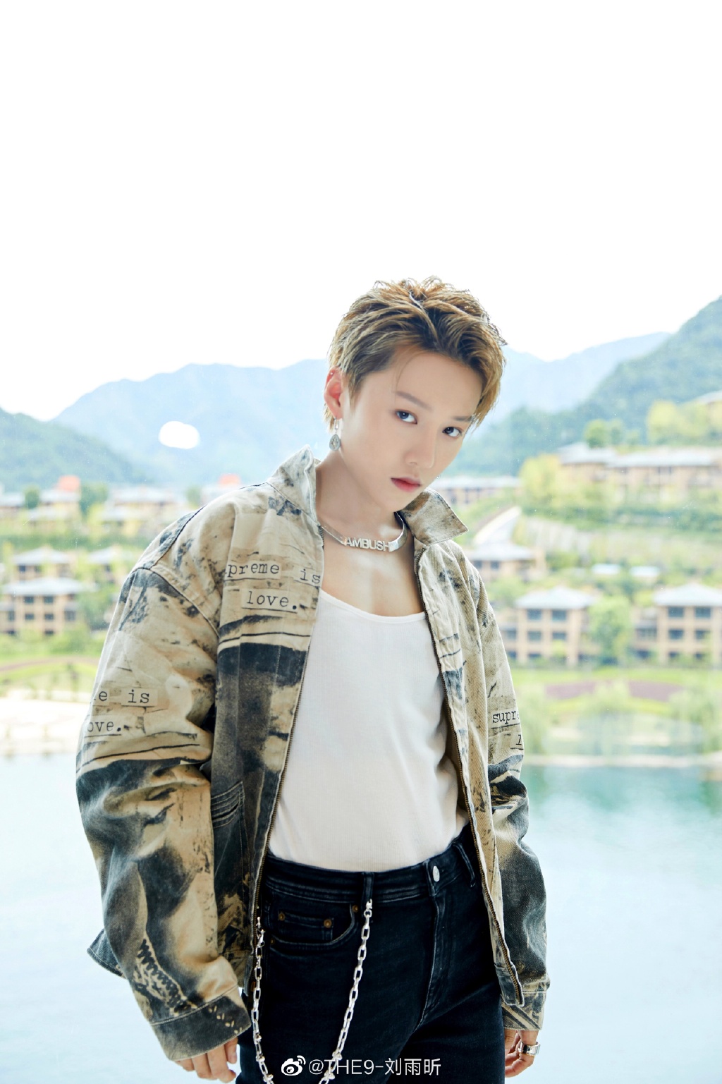 劉雨昕爆「假唱風波」！麥克風飛掉「還有聲音」　網傻眼：2020舞台事故