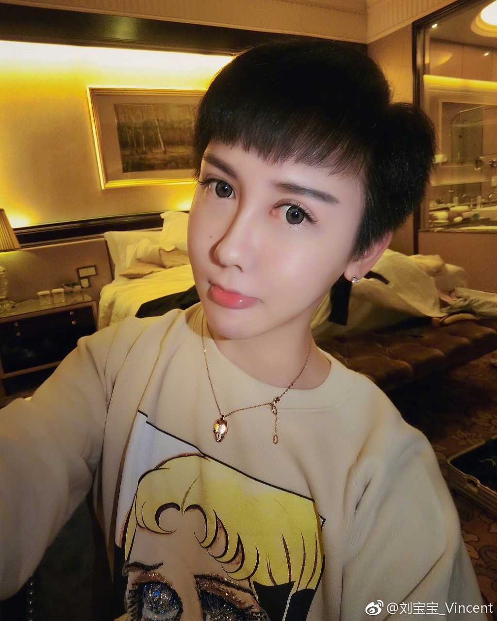 全臉毀容!蛇精男爆「滿臉爛痘」驚悚近照曝光 網嚇歪:得病了?