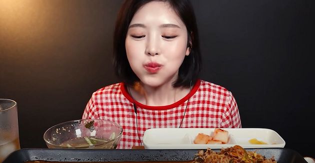 偷塞廣告被抓包!韓「正妹吃播」全停更發道歉聲明 狂掉30萬粉絲