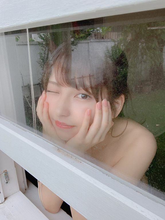 細肩帶包不住!超兇正妹100%還原《金肉人》E杯爆出泳裝:再開連載