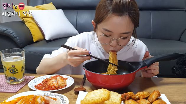 偷塞廣告被抓包!韓「正妹吃播」全停更發道歉聲明 狂掉30萬粉絲