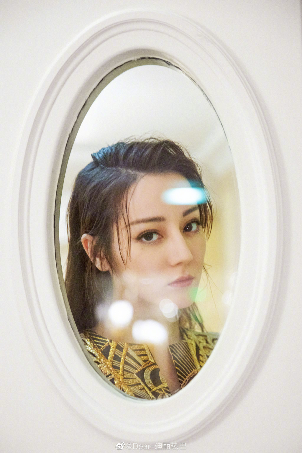 女神濾鏡崩壞!迪麗熱巴「秒變蛇精臉」 網崩潰:別再用了!