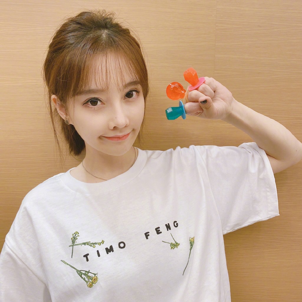 曾爆「身高只有120CM」！馮提莫「路人側拍照」曝光　網一看嚇歪！