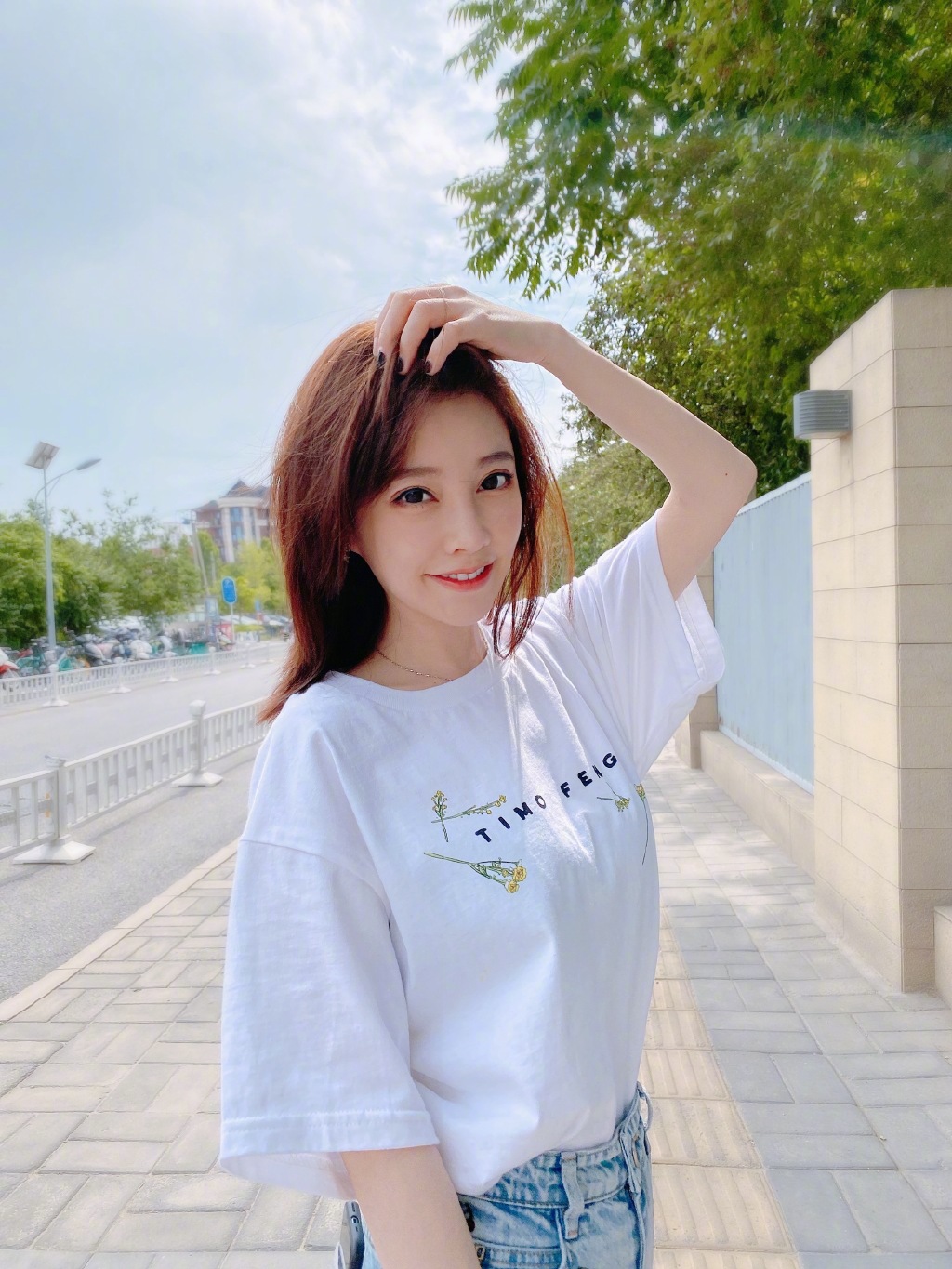 曾爆「身高只有120CM」！馮提莫「路人側拍照」曝光　網一看嚇歪！