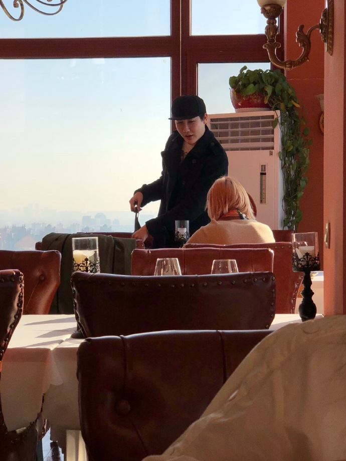 全臉毀容!蛇精男爆「滿臉爛痘」驚悚近照曝光 網嚇歪:得病了?