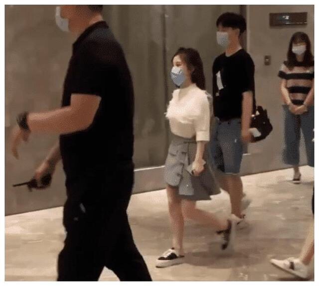 曾爆「身高只有120CM」！馮提莫「路人側拍照」曝光　網一看嚇歪！