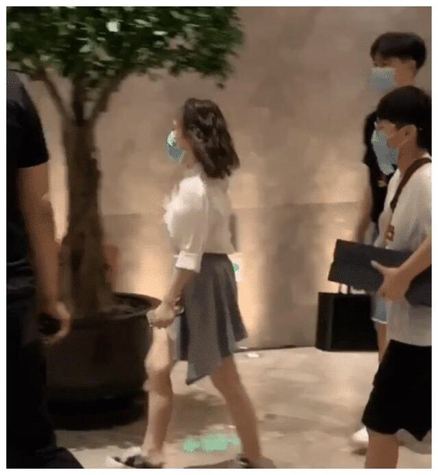 曾爆「身高只有120CM」！馮提莫「路人側拍照」曝光　網一看嚇歪！