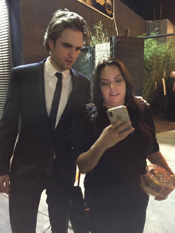 變色片又吐舌!羅伯派汀森甩《暮光之城》形象裝可愛 網看歪:這誰?