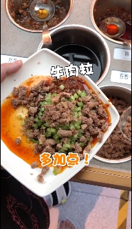 正妹「海底撈包水餃」被罵爆!網傻眼:真的有病