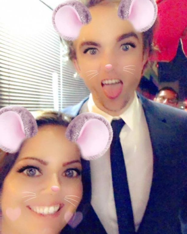 變色片又吐舌!羅伯派汀森甩《暮光之城》形象裝可愛 網看歪:這誰?