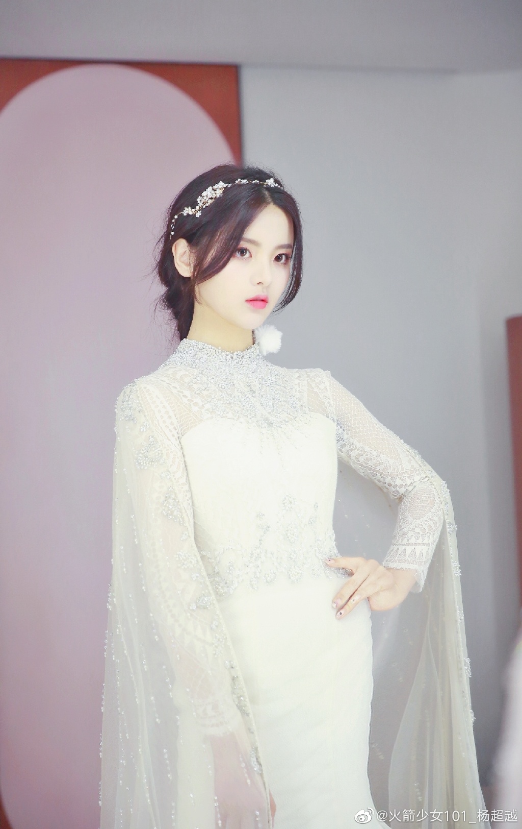 楊超越凌晨突暴走!「崩潰狂發文」秒刪:一直在逼我