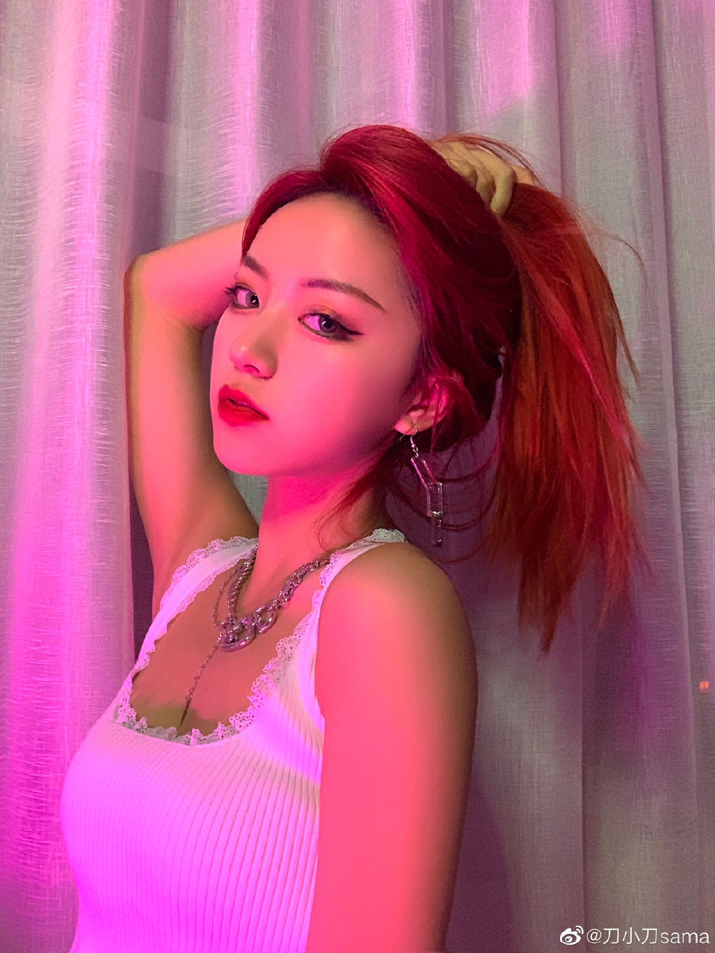 從來只敢露半身！抖音「爆紅正妹」全身照曝光　網傻眼：腿跟身體一樣短！