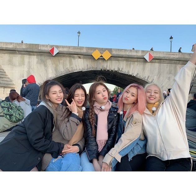 新歌太炸！ITZY「0喘氣手刀舞」曝練習時：腿軟到站不起來