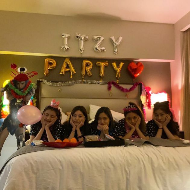 新歌太炸！ITZY「0喘氣手刀舞」曝練習時：腿軟到站不起來