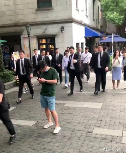 事發一月後才知情 「帶貨一哥」李佳琦仍為保安推人道歉  網狂讚：有擔當！