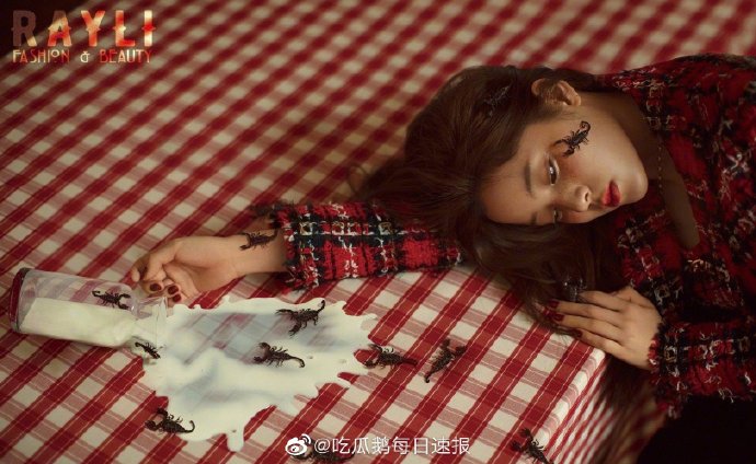 毒蠍、老鼠爬臉上!歐陽娜娜「驚悚時尚照」嚇歪網:看到瘋掉!