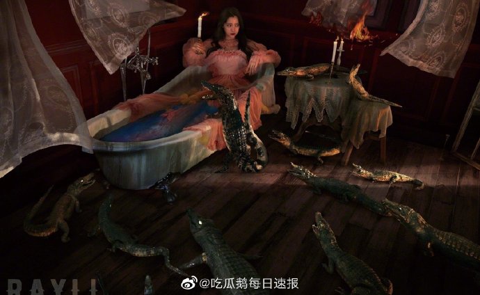 毒蠍、老鼠爬臉上!歐陽娜娜「驚悚時尚照」嚇歪網:看到瘋掉!