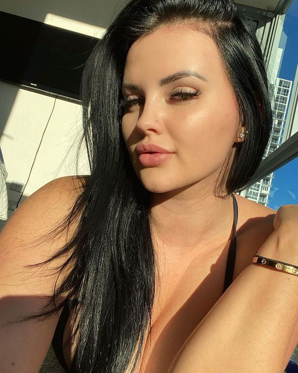 正妹賽車手彎道失利！因爸一句「不要放棄」成暗黑女王：月賺1千萬