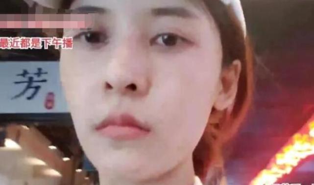 吃到一半「驚見小強」!正妹直播主「氣炸爆破」:想吃蟑螂來這裡