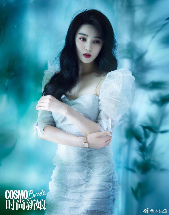 細肩帶包不住！范冰冰辣曬「深V渾圓半球」　迷濛表情全拍下！