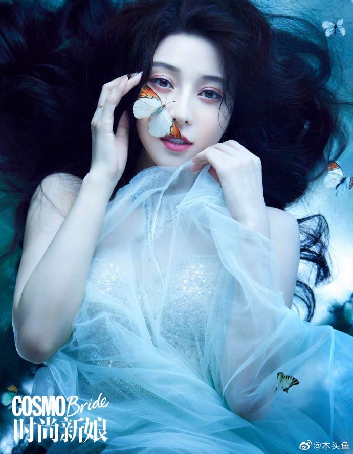 細肩帶包不住！范冰冰辣曬「深V渾圓半球」　迷濛表情全拍下！