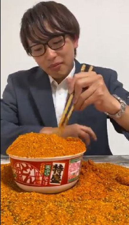 玩笑開大了！深田詠美「辣粉加爆泡麵」　急求經紀人出動